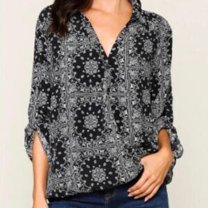 GiGio size small black white paisley bandanna print button-down wrap blouse